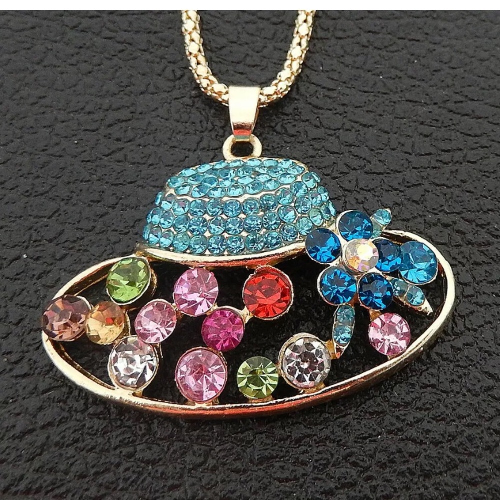 Hat necklace